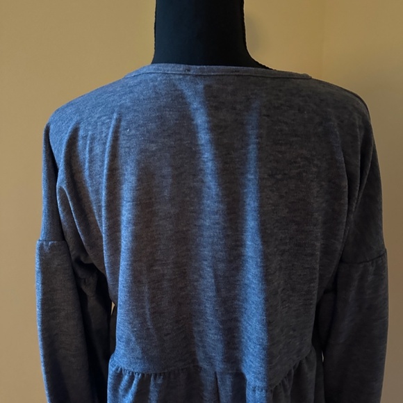 **URBAN ROMANTICS* Blue Long Sleeve Peplum Top Size Medium - Picture 5 of 7